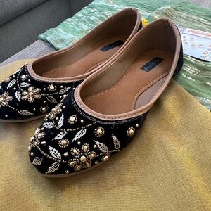 Women’s Black & Gold Embellished Traditional Indian Flats Juttis 🖤